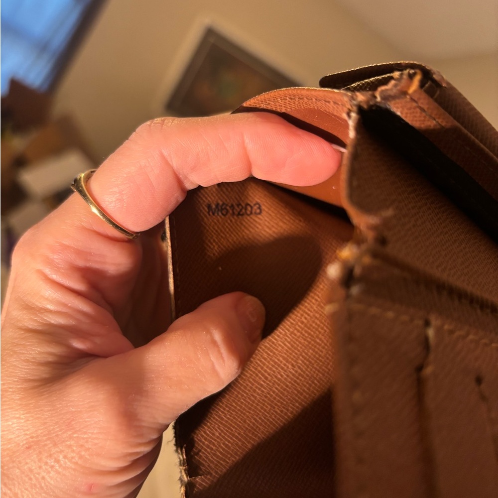 Project Louis Vuitton Classic Monogram Wallet. Please see ALL photos and video. - Picture 10 of 17
